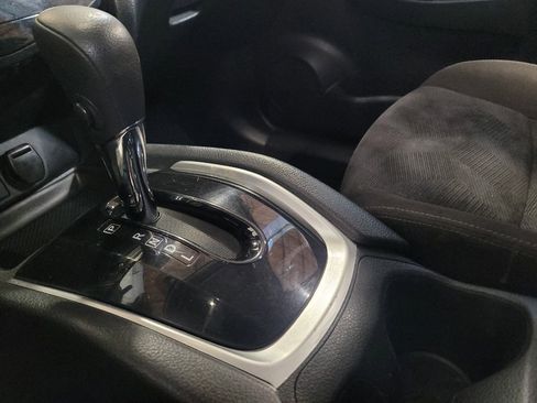 Used 2015 Nissan Rogue S FWD image 26