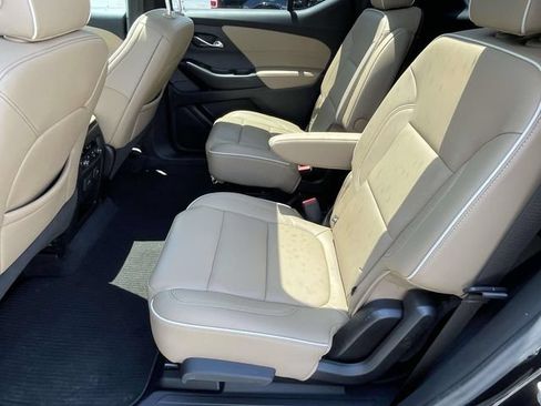 Certified 2022 Chevrolet Traverse Premier FWD image 11