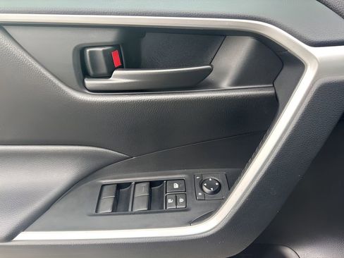 Used 2021 Toyota RAV4 LE image 22