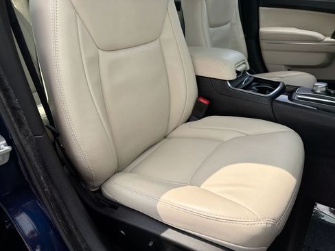 Used 2017 Chrysler 300 Limited w/ Value Package RWD image 23