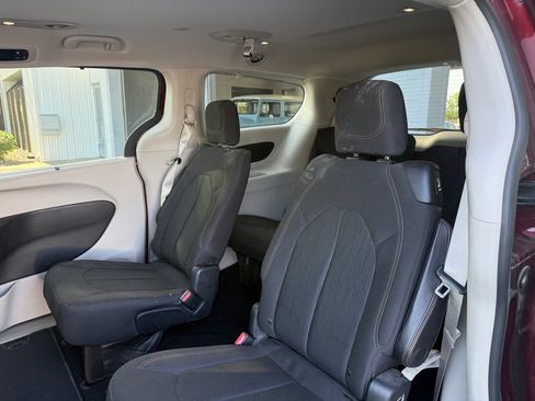 Used 2018 Chrysler Pacifica Touring Plus FWD image 7
