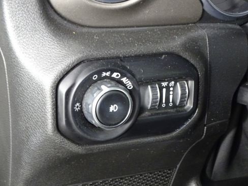 Used 2021 Jeep Wrangler Unlimited Sahara image 18