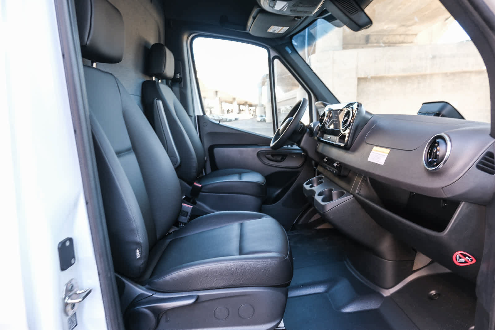 New 2025 Mercedes-Benz eSprinter 170 Cargo image 17