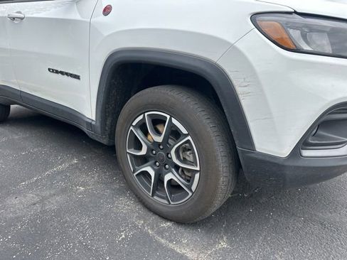 Used 2025 Jeep Compass Trailhawk AWD/4WD image 3