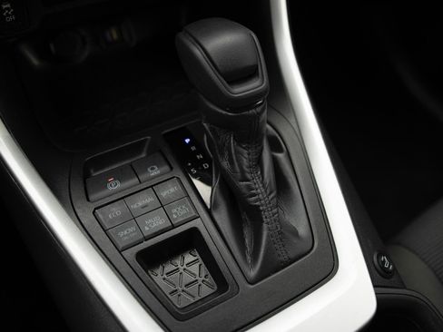 Used 2023 Toyota RAV4 LE image 10