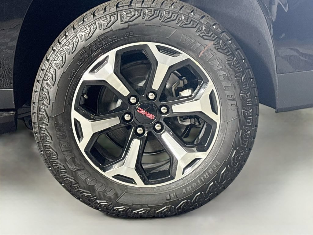 New 2026 GMC Yukon XL AT4 AWD/4WD image 33