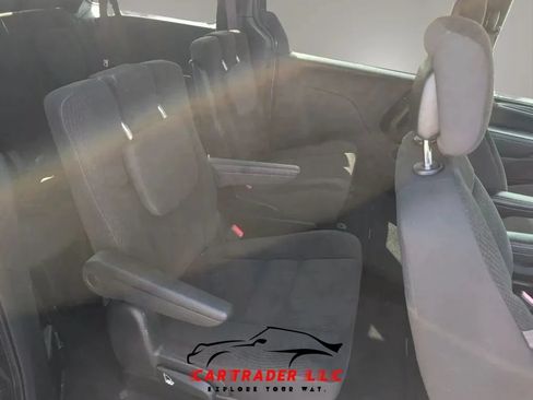 Used 2018 Dodge Grand Caravan SE FWD image 23