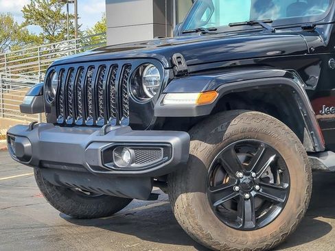 Used 2021 Jeep Wrangler Unlimited Sahara image 2
