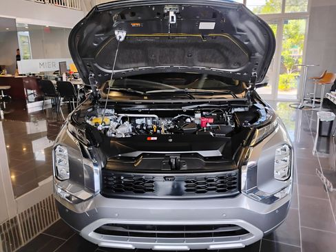 Used 2023 Mitsubishi Outlander SEL image 57