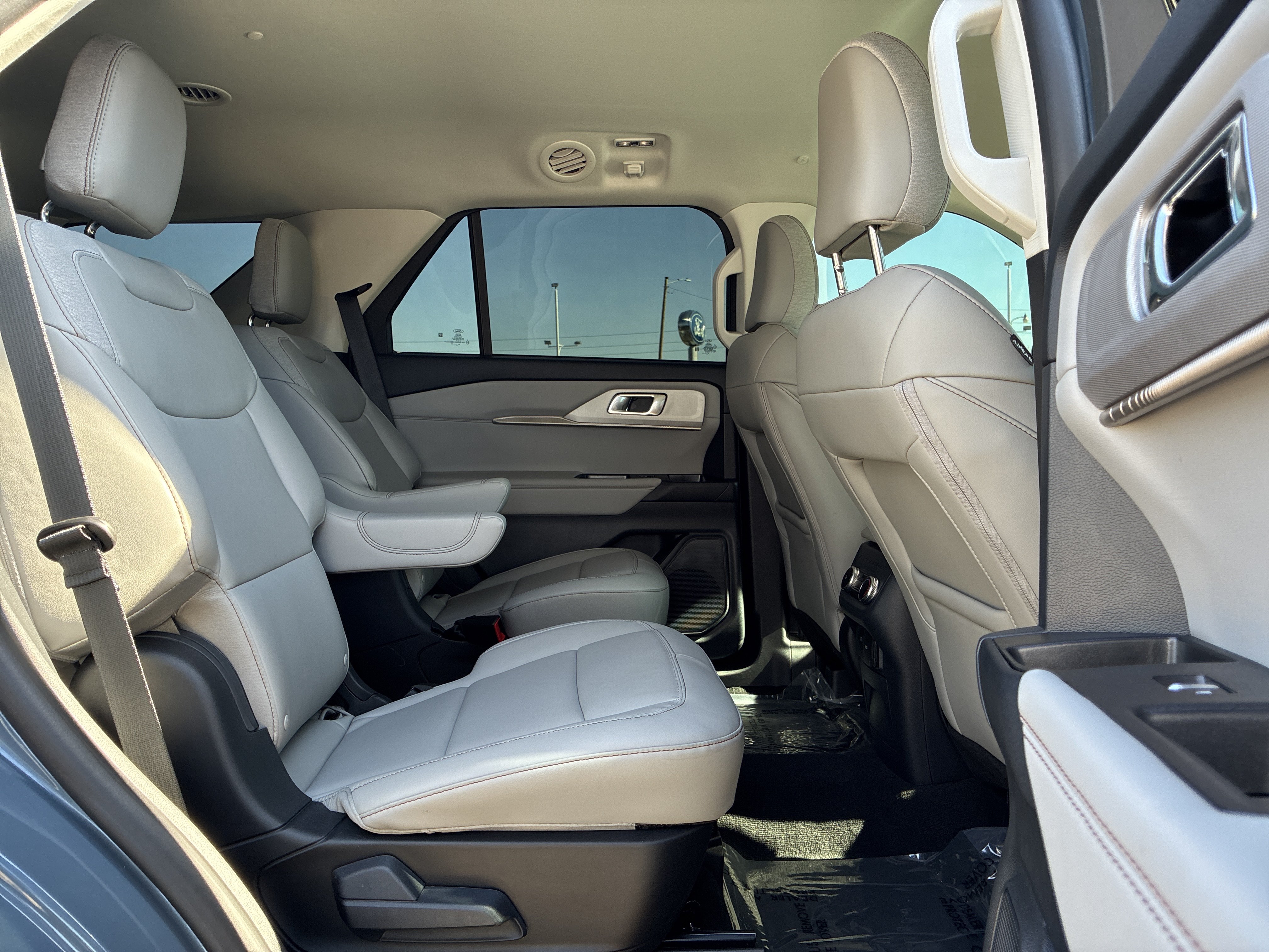 Used 2025 Ford Explorer Active w/ Active Comfort Package RWD image 14