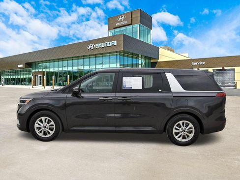 Used 2024 Kia Carnival LX FWD image 9
