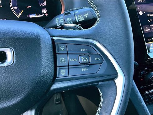 Used 2024 Jeep Grand Cherokee Altitude AWD/4WD image 12