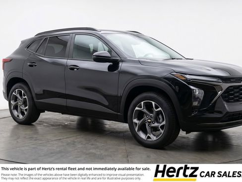 Used 2025 Chevrolet Trax LT FWD image 1