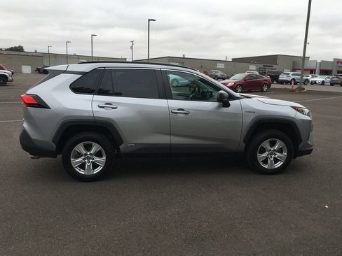 Used 2021 Toyota RAV4 LE AWD/4WD image 8