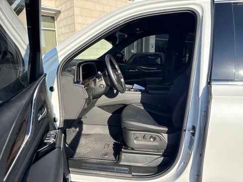 Used 2021 Cadillac Escalade Luxury AWD/4WD image 8