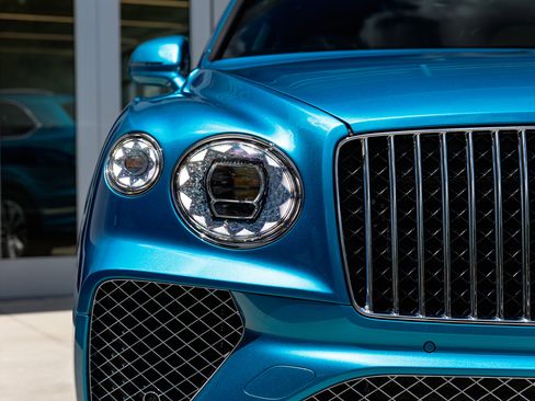 New 2025 Bentley Bentayga Extended Wheelbase image 10