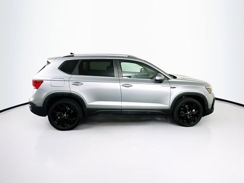 Used 2022 Volkswagen Taos SE FWD image 9