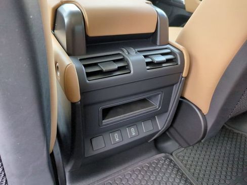 New 2026 Land Rover Defender 110 X-Dynamic SE AWD/4WD image 13