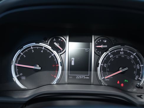 Used 2023 Toyota 4Runner Limited image 15