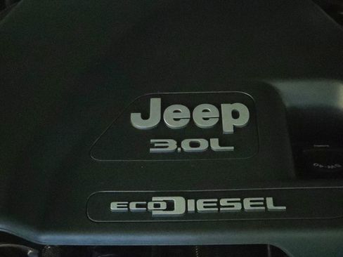 Used 2021 Jeep Wrangler Unlimited Sahara AWD/4WD image 33