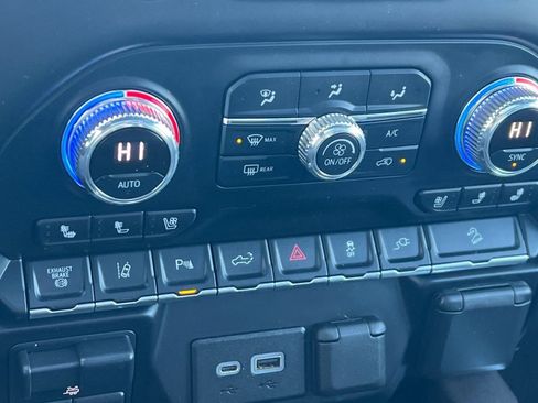 Used 2020 GMC Sierra 3500 Denali w/ Denali Ultimate Package image 17