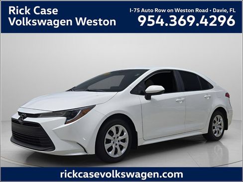 Used 2025 Toyota Corolla LE FWD image 1