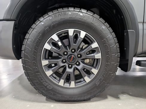 Used 2020 Nissan Titan PRO-4X w/ Pro-4x Convenience Package AWD/4WD image 9