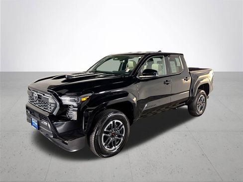 Used 2025 Toyota Tacoma TRD Sport image 2