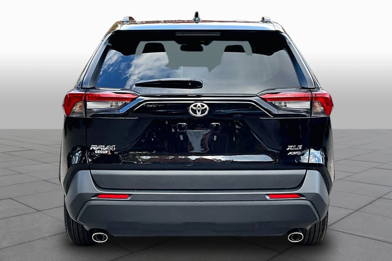Used 2025 Toyota RAV4 XLE w/ Convenience Package AWD/4WD image 5
