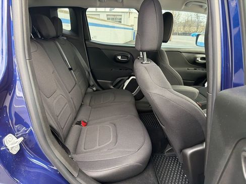 Used 2018 Jeep Renegade Latitude w/ UConnect 8.4 Nav Group image 22