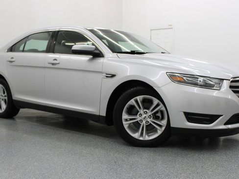 Used 2018 Ford Taurus SEL FWD image 1