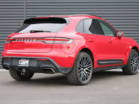 Used 2025 Porsche Macan image 9