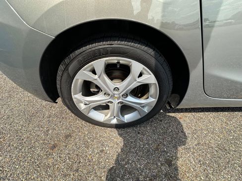 Certified 2017 Chevrolet Cruze Premier FWD image 26