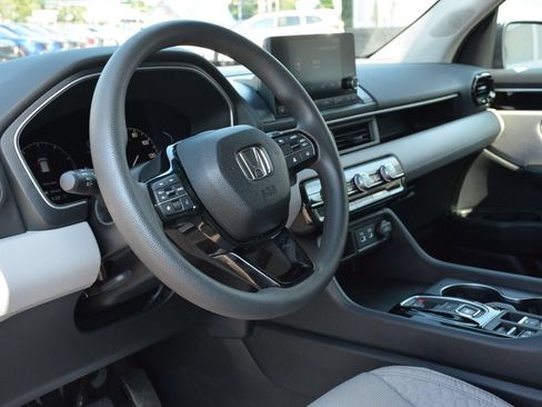 Used 2023 Honda Pilot LX image 8