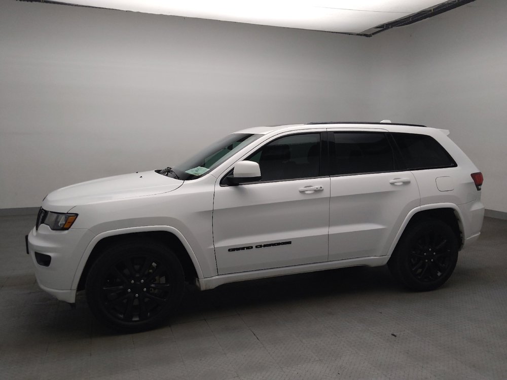 Used 2020 Jeep Grand Cherokee Altitude RWD image 2