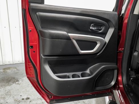 Used 2017 Nissan Titan SV image 42