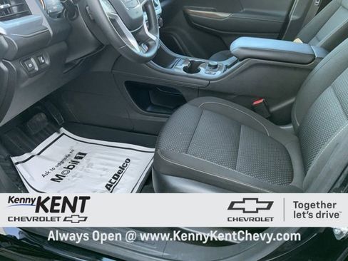 Certified 2023 GMC Acadia SLE w/ Driver Convenience Package image 22