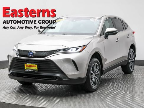 Used 2024 Toyota Venza LE image 1