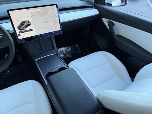 Used 2021 Tesla Model Y Long Range image 41