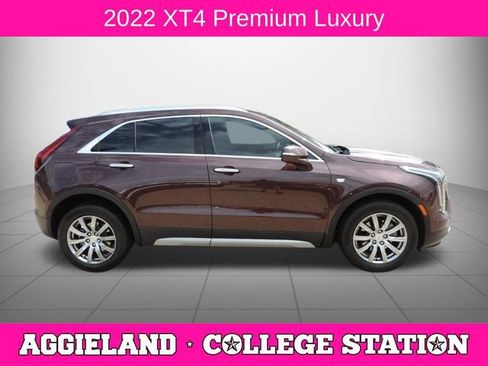 Used 2022 Cadillac XT4 Premium Luxury w/ Technology Package FWD image 2