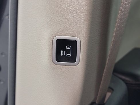 Used 2020 Chrysler Pacifica Touring-L image 15