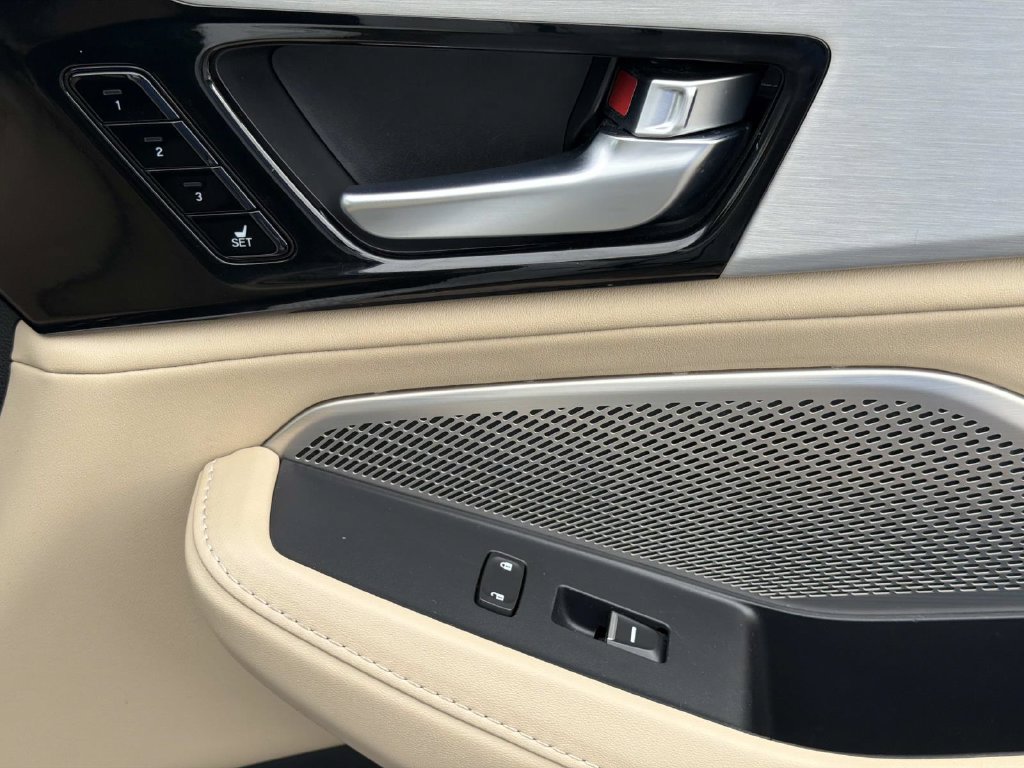 Used 2023 Acura MDX w/ Technology Package FWD image 15