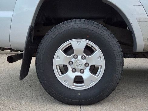 Used 2005 Toyota Tacoma PreRunner image 32