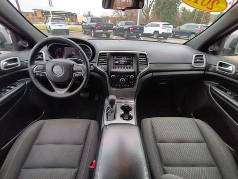 Used 2019 Jeep Grand Cherokee Laredo w/ Security & Convenience Group AWD/4WD image 22
