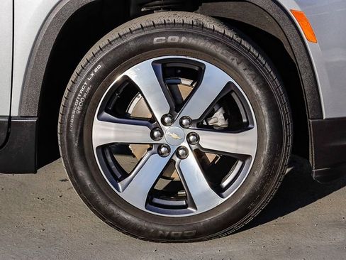 Used 2023 Chevrolet Traverse LT w/ LT Premium Package image 11