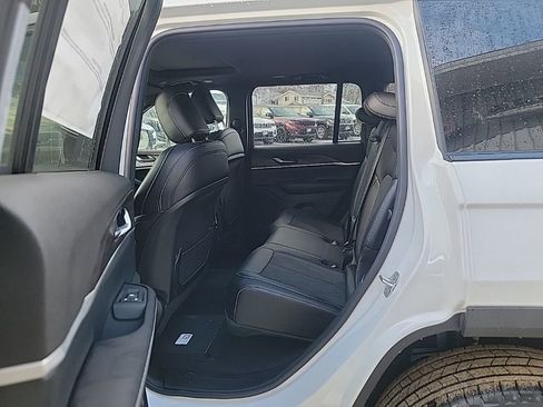 New 2026 Jeep Grand Cherokee Altitude image 7