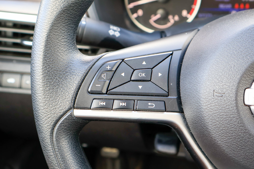 Used 2024 Nissan Altima 2.5 SV FWD image 12