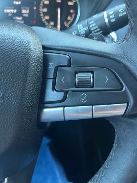 Used 2022 Cadillac XT4 Premium Luxury w/ Cold Weather Package FWD image 17