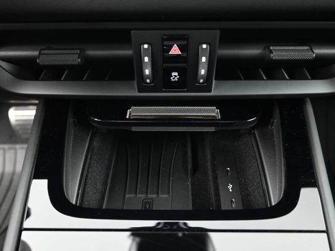 Certified 2025 Porsche Cayenne Turbo AWD/4WD image 24