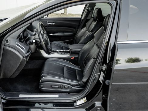 Used 2019 Acura TLX w/ Technology Package FWD image 4